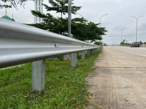pengaman guard rail jalan tol